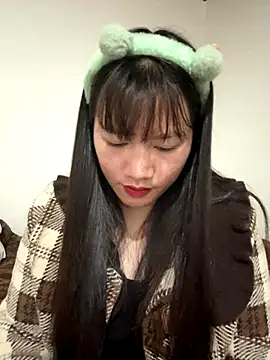 Snapshot of TrangNemo chatting on 18, 12, 2025 TrangNemo online show from 18, 12, 2025
