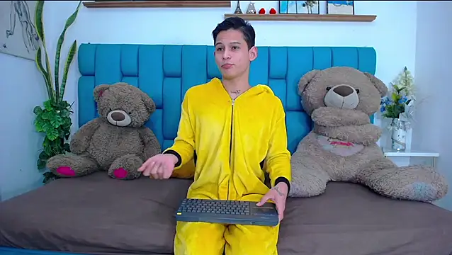 Snapshot of Brian_hot chatting on 2, 3, 2026 Brian hot online show from 2, 3, 2026