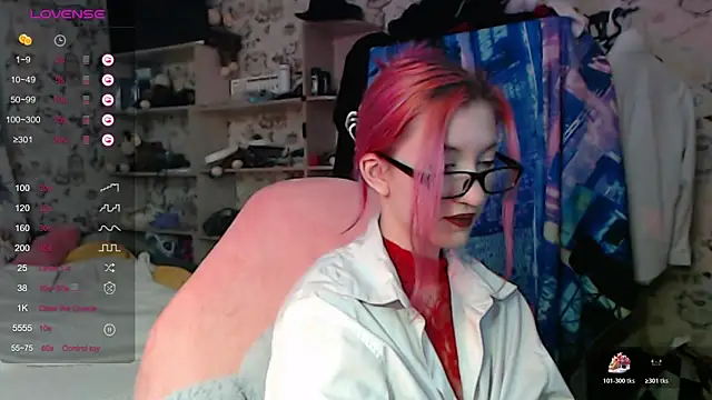 Dreamy Red Girl online show from 21, 10, 2025