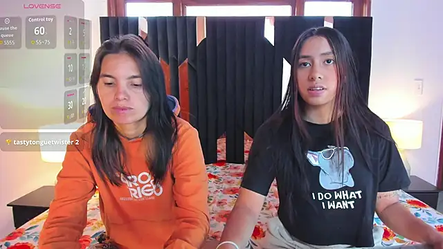 Sofy and Mia online show from 30, 10, 2025