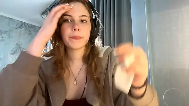 Leyla Luna online show from 10, 10, 2025