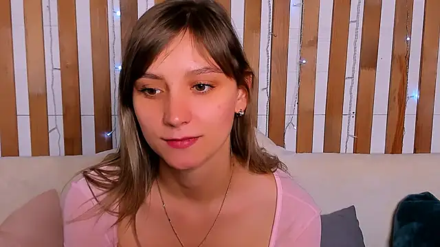 Snapshot of Sophia_Elliott chatting on 8, 10, 2025 Sophia Elliott online show from 8, 10, 2025