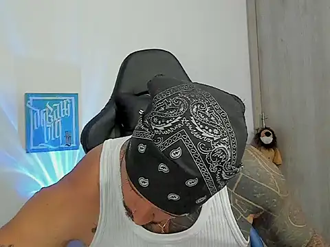 Snapshot of Dave-Max01 chatting on 6, 10, 2025 Dave-Max01 online show from 6, 10, 2025