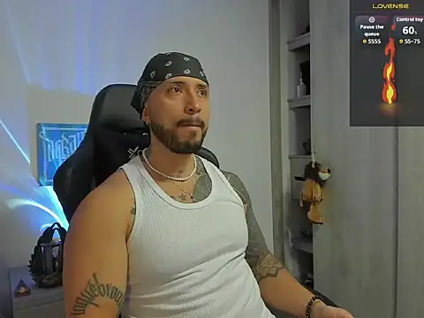 Snapshot of Dave-Max01 chatting on 10, 10, 2025 Dave-Max01 online show from 10, 10, 2025