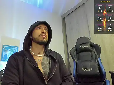 Snapshot of Dave-Max01 chatting on 12, 10, 2025 Dave-Max01 online show from 12, 10, 2025