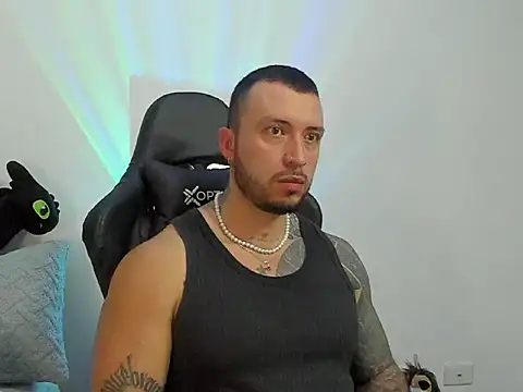 Snapshot of Dave-Max01 chatting on 24, 10, 2025 Dave-Max01 online show from 24, 10, 2025