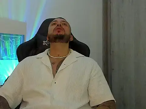 Snapshot of Dave-Max01 chatting on 31, 10, 2025 Dave-Max01 online show from 31, 10, 2025