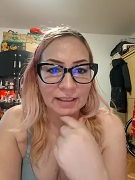 Snapshot of vivonivo chatting on 17, 11, 2025 vivonivo online show from 17, 11, 2025