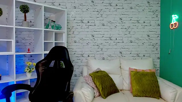 hannahjackson  online show from 5, 11, 2025