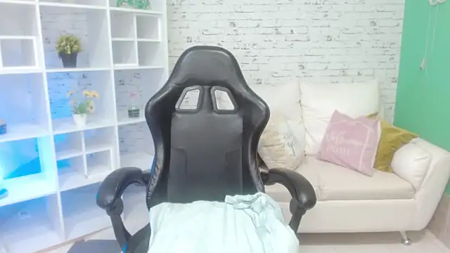 hannahjackson  online show from 30, 11, 2025