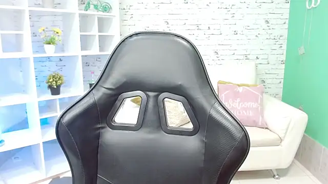 hannahjackson  online show from 2, 12, 2025