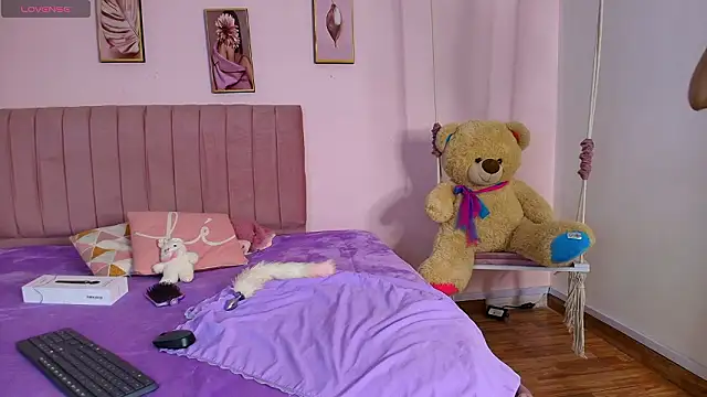 Snapshot of little_ellie_1 chatting on 12, 2, 2026 little ellie 1 online show from 12, 2, 2026