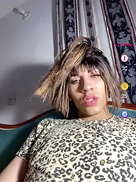 Snapshot of SiaraRealist chatting on 9, 5, 2026 SiaraRealist online show from 9, 5, 2026