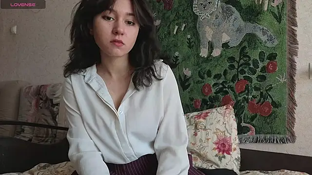 Snapshot of MiaLovelyOne chatting on 10, 6, 2026 MiaLovelyOne online show from 10, 6, 2026