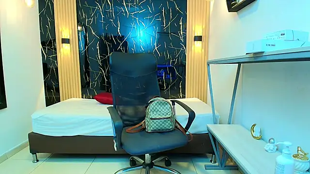 Snapshot of SamanthaFox_8 chatting on 29, 4, 2026 SamanthaFox 8 online show from 29, 4, 2026