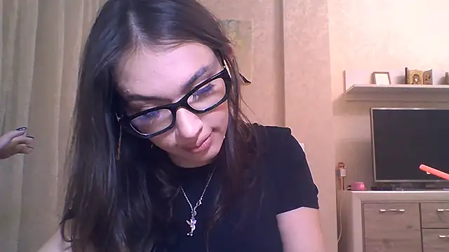 Snapshot of CeyaLier chatting on 4, 11, 2025 CeyaLier online show from 4, 11, 2025