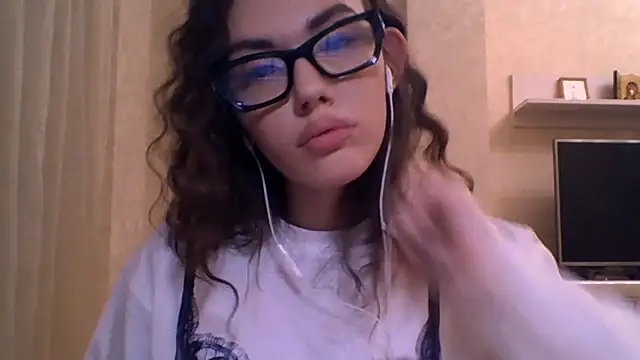 Snapshot of CeyaLier chatting on 18, 11, 2025 CeyaLier online show from 18, 11, 2025