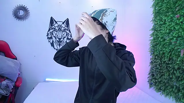 Emo Boy  online show from 3, 12, 2025