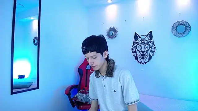 Emo Boy  online show from 8, 1, 2026