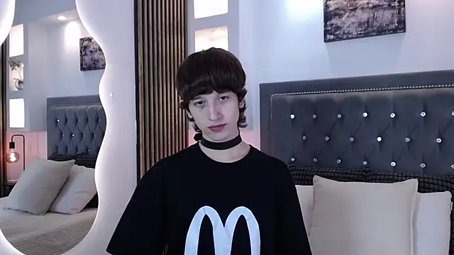 Snapshot of Emo_Boy_ chatting on 19, 4, 2026 Emo Boy online show from 19, 4, 2026