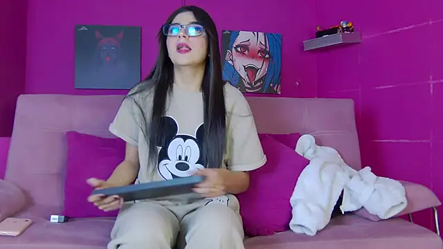 Aranzza Ross online show from 25, 11, 2025