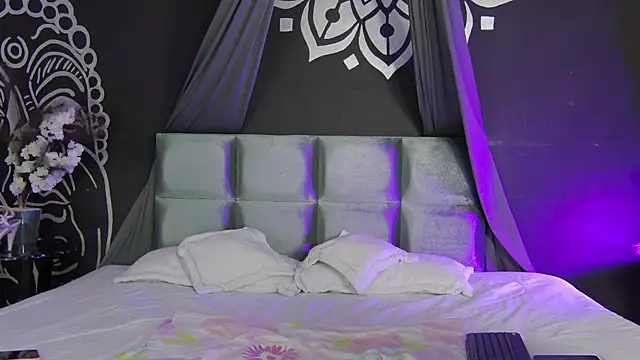 Aranzza Ross online show from 2, 12, 2025