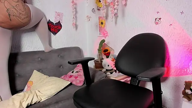 Emilycollei online show from 9, 3, 2026