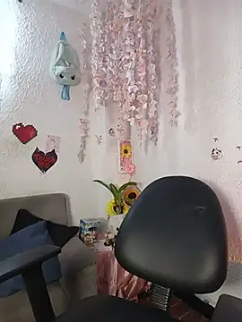 Emilycollei online show from 17, 5, 2026