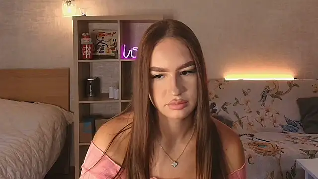 Snapshot of MayaGlow chatting on 17, 10, 2025 MayaGlow online show from 17, 10, 2025