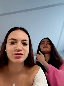 Snapshot of MayaGlow chatting on 17, 11, 2025 MayaGlow online show from 17, 11, 2025