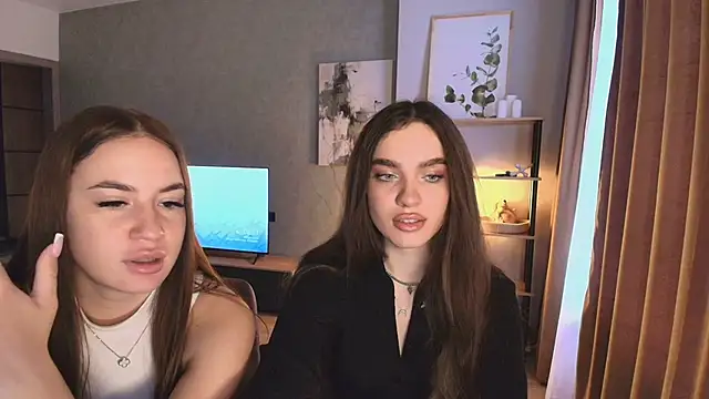 Snapshot of MayaGlow chatting on 30, 11, 2025 MayaGlow online show from 30, 11, 2025