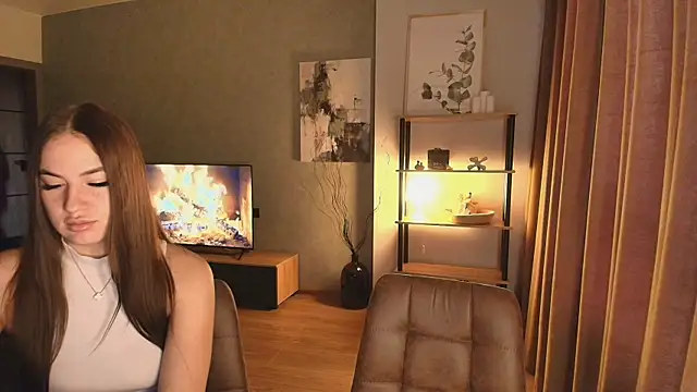 Snapshot of MayaGlow chatting on 5, 12, 2025 MayaGlow online show from 5, 12, 2025