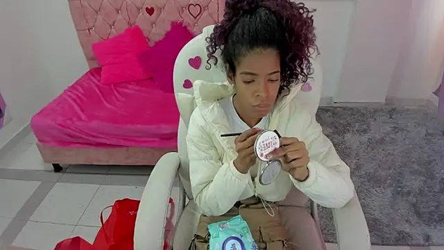 thianahorny online show from 11, 2, 2026