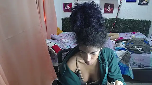 Snapshot of thianahorny chatting on 15, 5, 2026 thianahorny online show from 15, 5, 2026