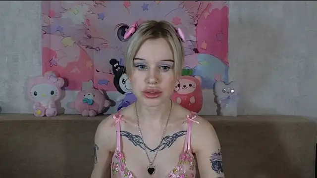 Snapshot of HoneyGold_ chatting on 8, 7, 2026 HoneyGold online show from 8, 7, 2026