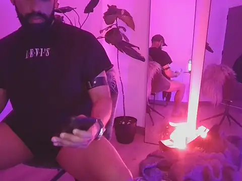 AlejandroFierroxxx online show from 14, 10, 2025