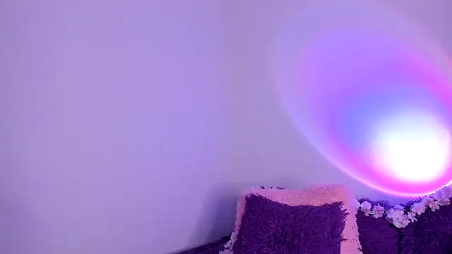 Snapshot of HeidyRousse chatting on 19, 12, 2025 HeidyRousse online show from 19, 12, 2025