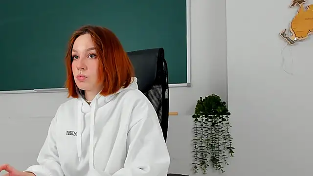 ClaireMathis online show from 11, 4, 2026