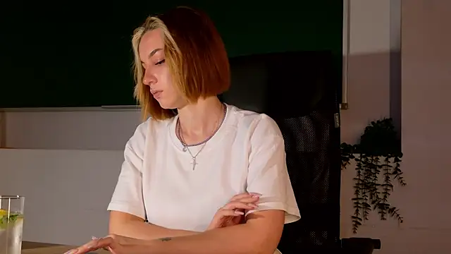 Snapshot of ClaireMathis chatting on 4, 7, 2026 ClaireMathis online show from 4, 7, 2026