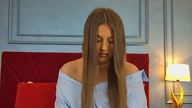 Hazellynn online show from 10, 10, 2025