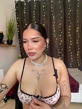 Snapshot of LoraShines chatting on 13, 6, 2026 LoraShines online show from 13, 6, 2026