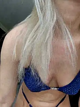 Snapshot of BritanyVegas chatting on 1, 5, 2026 BritanyVegas online show from 1, 5, 2026