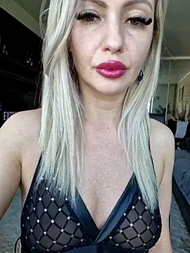 Snapshot of BritanyVegas chatting on 11, 5, 2026 BritanyVegas online show from 11, 5, 2026