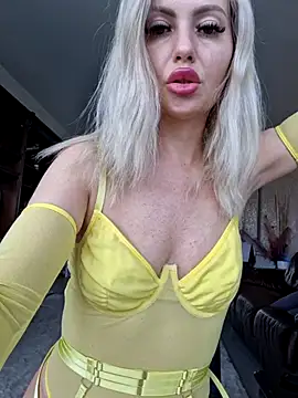 Snapshot of BritanyVegas chatting on 10, 7, 2026 BritanyVegas online show from 10, 7, 2026