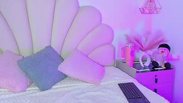 Alyss Sweet online show from 10, 11, 2025