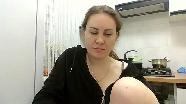 Snapshot of MeadowEyes chatting on 6, 5, 2026 MeadowEyes online show from 6, 5, 2026