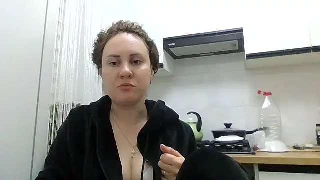 Snapshot of MeadowEyes chatting on 17, 5, 2026 MeadowEyes online show from 17, 5, 2026
