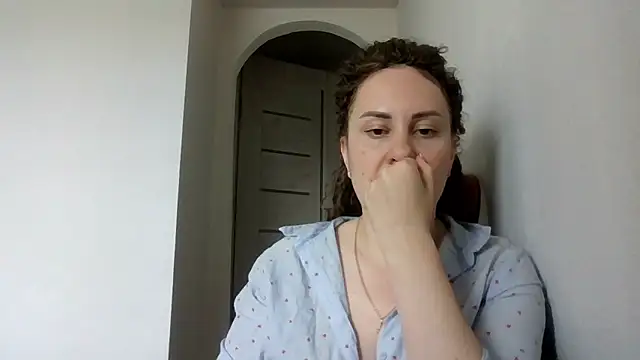 Snapshot of MeadowEyes chatting on 18, 5, 2026 MeadowEyes online show from 18, 5, 2026