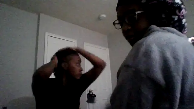 Snapshot of dezzidavill chatting on 3, 3, 2026 dezzidavill online show from 3, 3, 2026