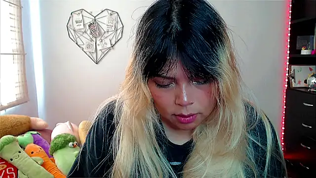 EllieMoonX online show from 18, 11, 2025